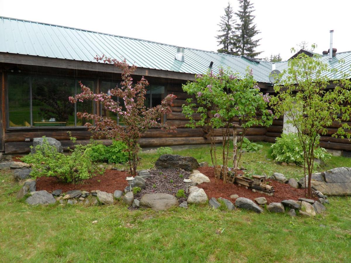 Summit River Lodge & Campsites Valemount Exterior photo