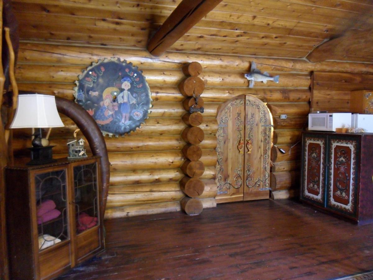 Summit River Lodge & Campsites Valemount Exterior photo