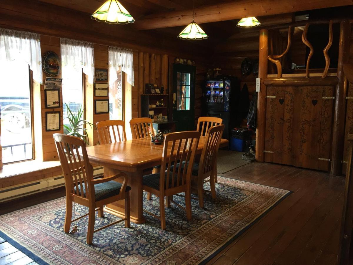 Summit River Lodge & Campsites Valemount Exterior photo