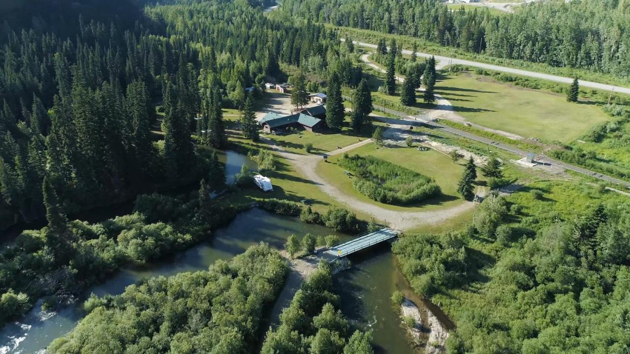 Summit River Lodge & Campsites Valemount Exterior photo