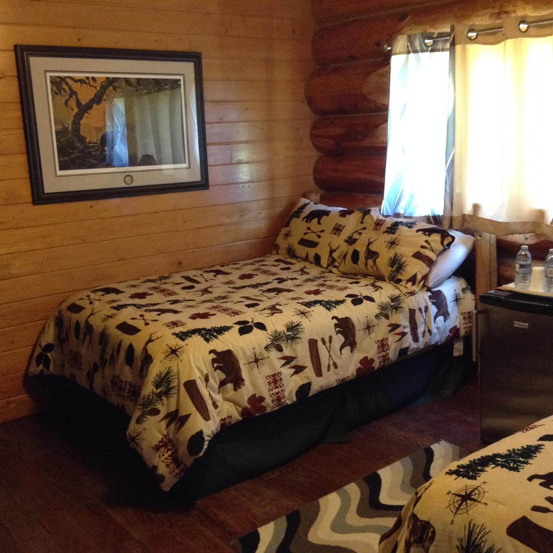 Summit River Lodge & Campsites Valemount Room photo