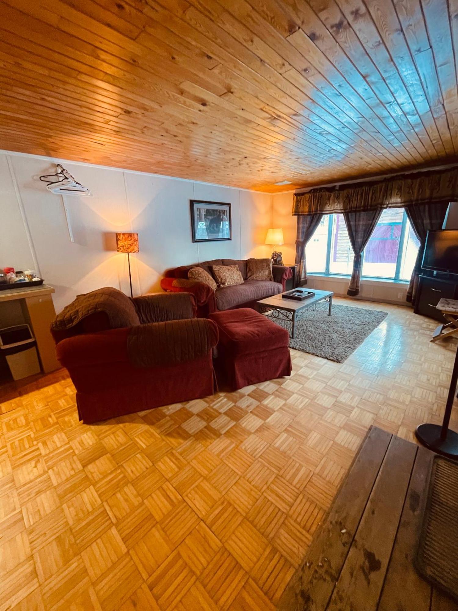 Summit River Lodge & Campsites Valemount Exterior photo